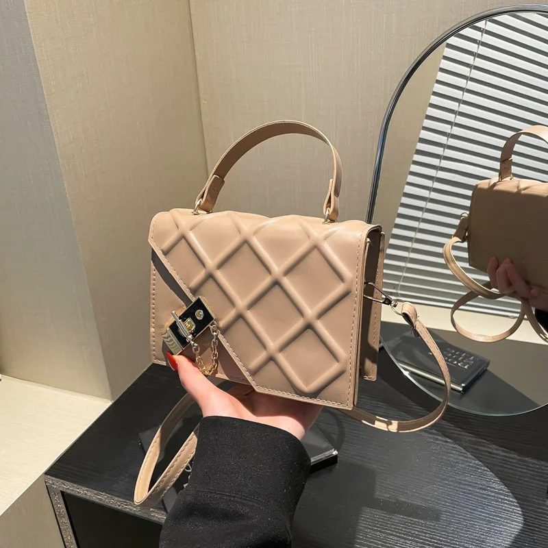 Women's Bag Fashion Rhombus Flap Bags Ladys Shoulder Handbag Girls' Casual Chain Bags Student Coin Pack Pleated Metal Shape Trim 
Women's Bag Fashion Rhombus Flap Bags Ladys Shoulder Handbag Girls' Casual Chain Bags Student Coin Pack Pleated Metal Shape Trim