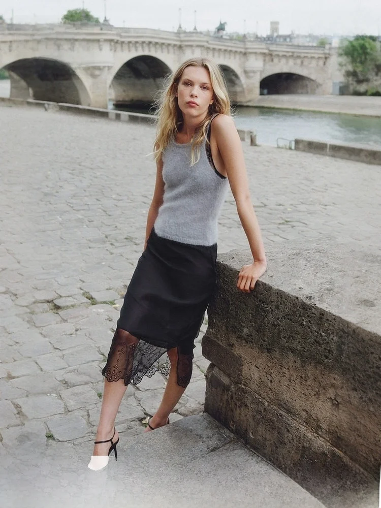 H&M Women's Faionable round Ne Knitted Vest Spring Season Blend of Camere Soft Medium Nylon Wool Spandex Regular Fit
H&M Women's Faionable round Ne Knitted Vest Spring Season Blend of Camere Soft Medium Nylon Wool Spandex Regular Fit