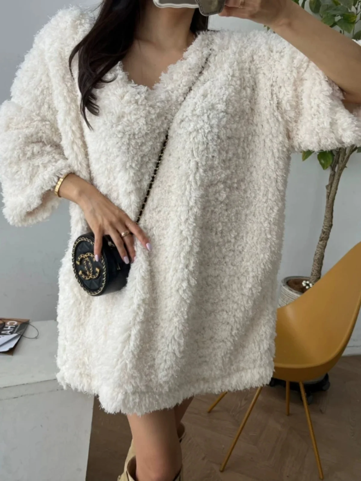 Lamb Fur Soft Cozy Women's Loose V-Ne Autumn Winter Warm Plump Outerwear Sweater Retro Sle Comfortable Cotton Blend
Lamb Fur Soft Cozy Women's Loose V-Ne Autumn Winter Warm Plump Outerwear Sweater Retro Sle Comfortable Cotton Blend
