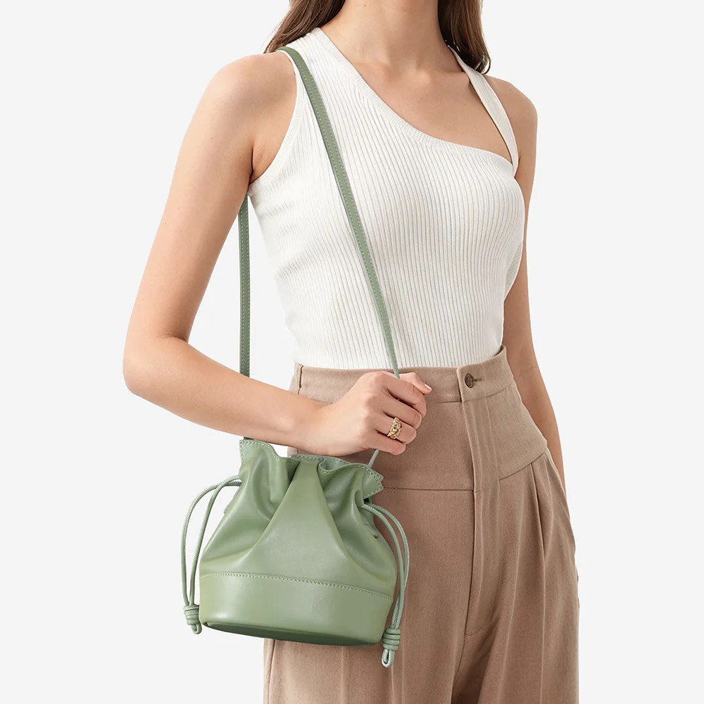 Drawstring sheepskin cloud bag, leather new high-end fashionable underarm shoulder bag, large capacity bucket bag, crossbody sma
Drawstring sheepskin cloud bag, leather new high-end fashionable underarm shoulder bag, large capacity bucket bag, crossbody sma