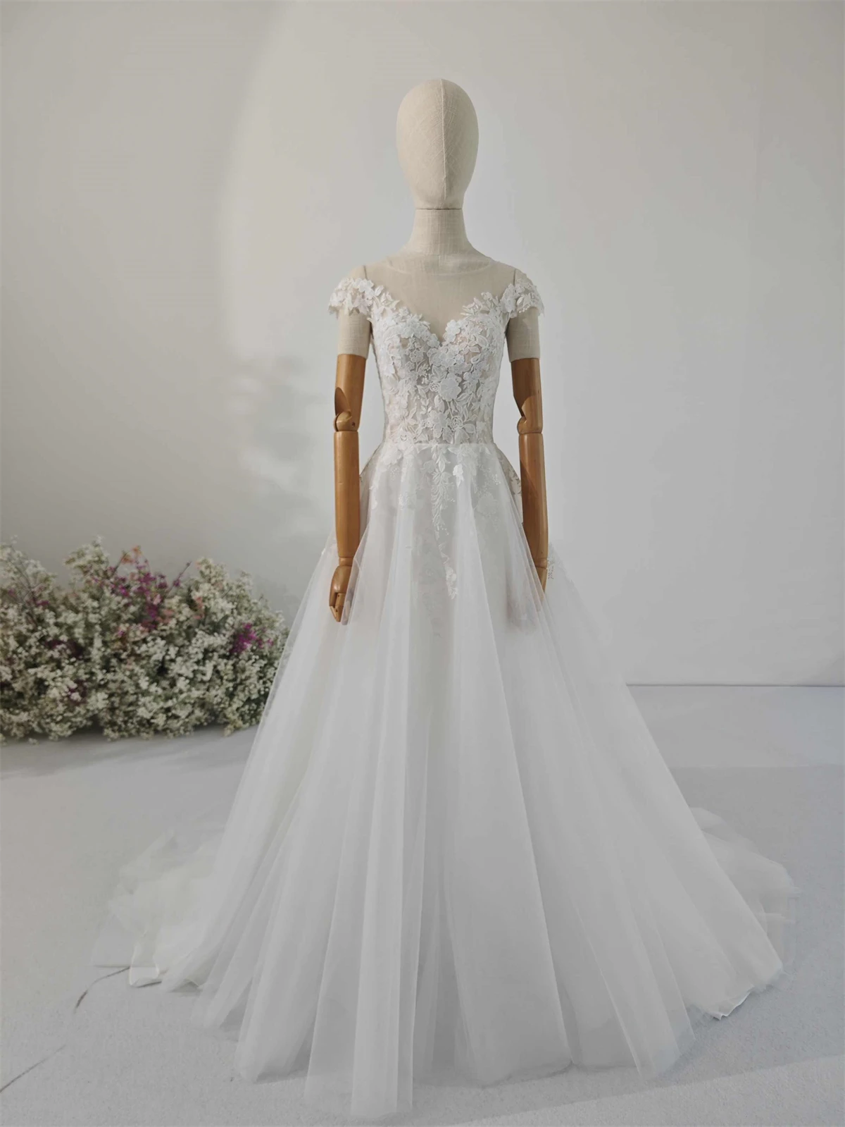 V-Neck Elegant Bridal Wedding Dress Lace Mesh Women's Wedding Dress A-Line With Train Dress
V-Neck Elegant Bridal Wedding Dress Lace Mesh Women's Wedding Dress A-Line With Train Dress