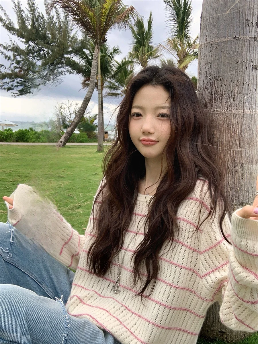 Вязаный свитер Ibell Zhang из меха медведя с полосками и вырезами, круглый вырез, эффект похудения, высококачественный женский модный дизайн, весна 2025
Вязаный свитер Ibell Zhang из меха медведя с полосками и вырезами, круглый вырез, эффект похудения, высококачественный женский модный дизайн, весна 2025