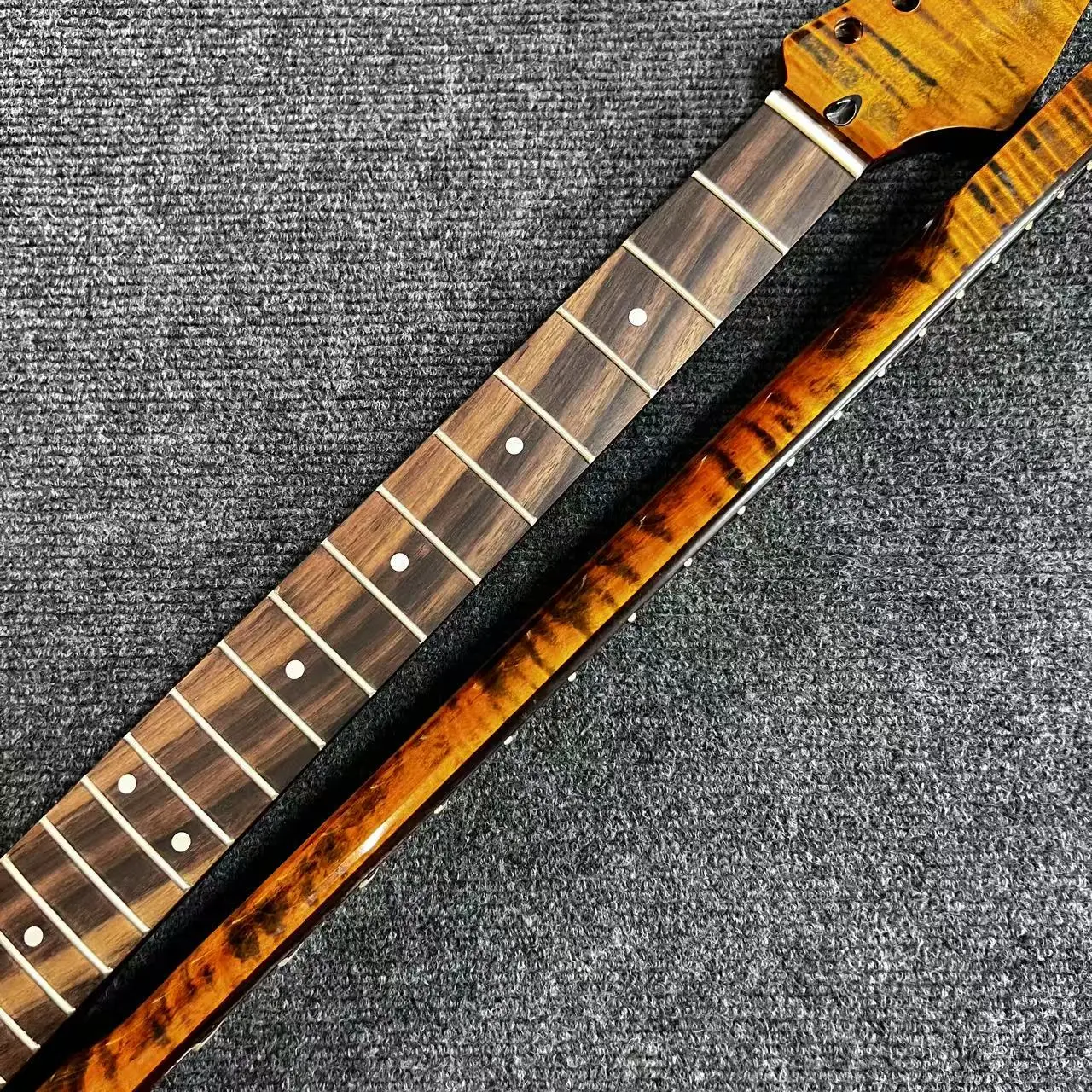 ST Style Electric Guitar Neck - Flame Maple Glossy Finish, 22-Fret Rosewood Fingerboard, 9.5" Radius, Rear-Adjust Truss Rod
ST Style Electric Guitar Neck - Flame Maple Glossy Finish, 22-Fret Rosewood Fingerboard, 9.5" Radius, Rear-Adjust Truss Rod