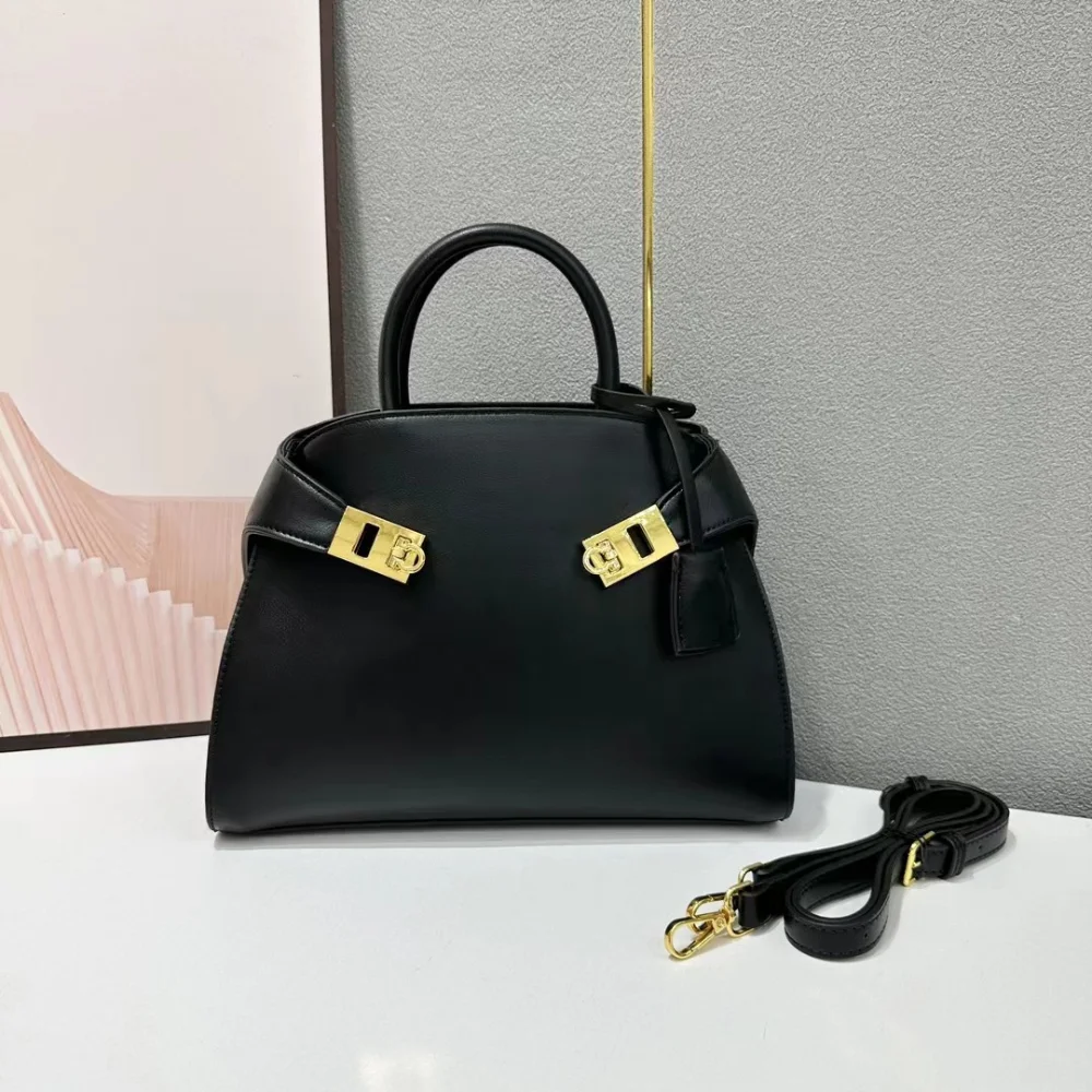 Ladies' Handbag, Niche Design, Tote Bag, Large Capacity Single Shoulder Crossbody Shell Bag, Fashionable Mommy Bag
Ladies' Handbag, Niche Design, Tote Bag, Large Capacity Single Shoulder Crossbody Shell Bag, Fashionable Mommy Bag