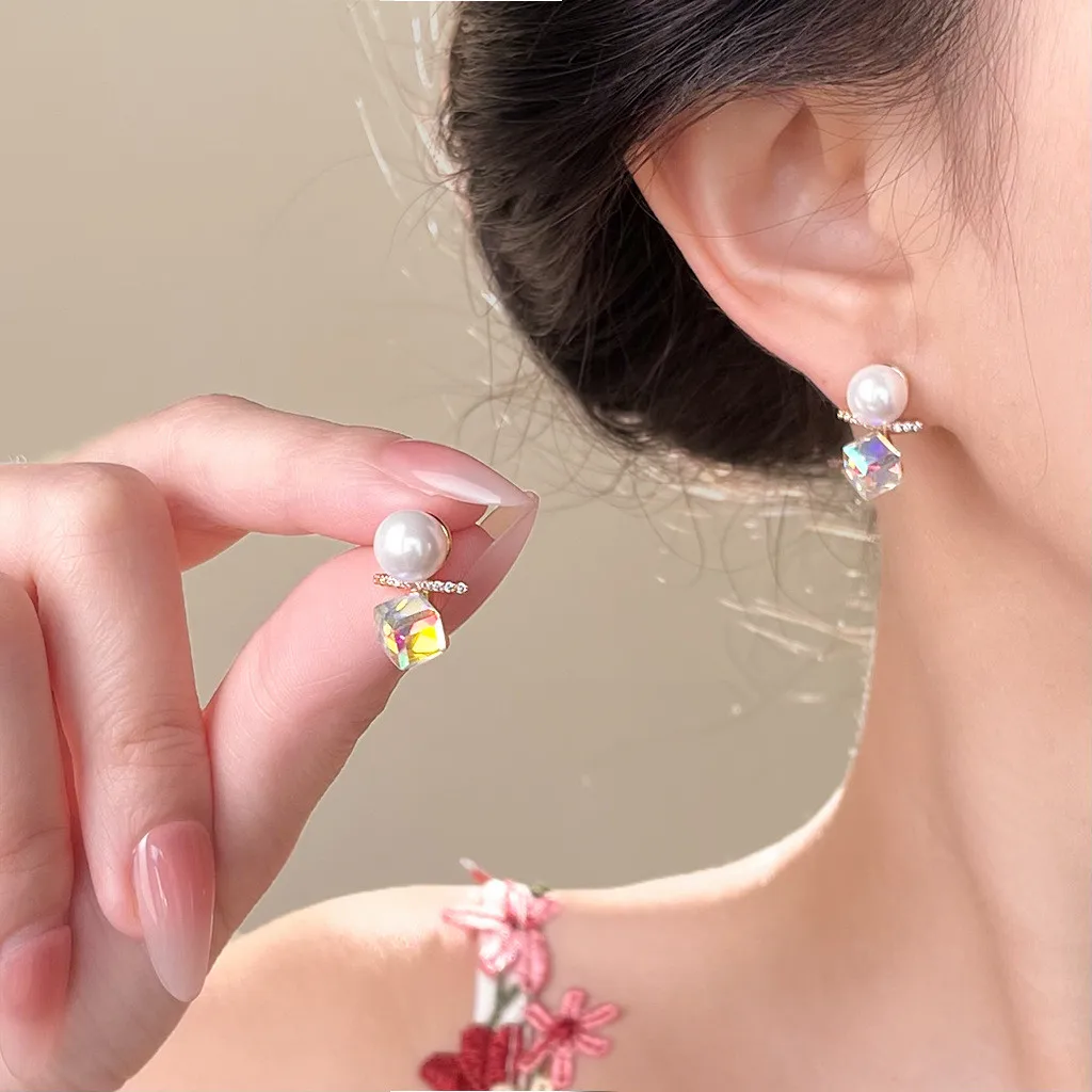 Colorful Glass Cube Rhinestone Cultured Pearl Ball Stud Earrings Women Shiny Small Cute Party Jewelry Girl Earring
Colorful Glass Cube Rhinestone Cultured Pearl Ball Stud Earrings Women Shiny Small Cute Party Jewelry Girl Earring