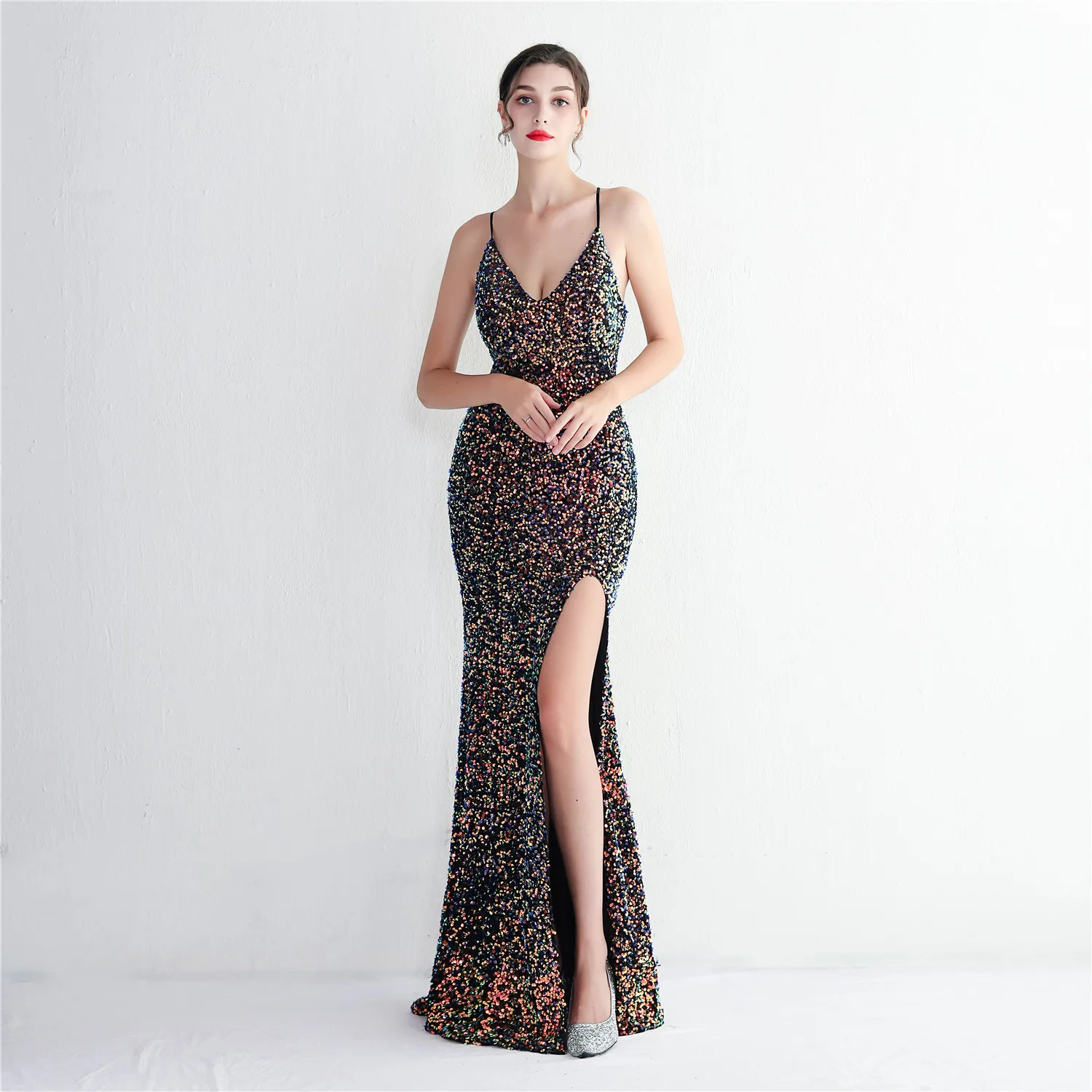 Formal Occasion Women's Velvet Bottom Sequin New Suspender Evening Party Sequined Dress Long Banquet
Formal Occasion Women's Velvet Bottom Sequin New Suspender Evening Party Sequined Dress Long Banquet