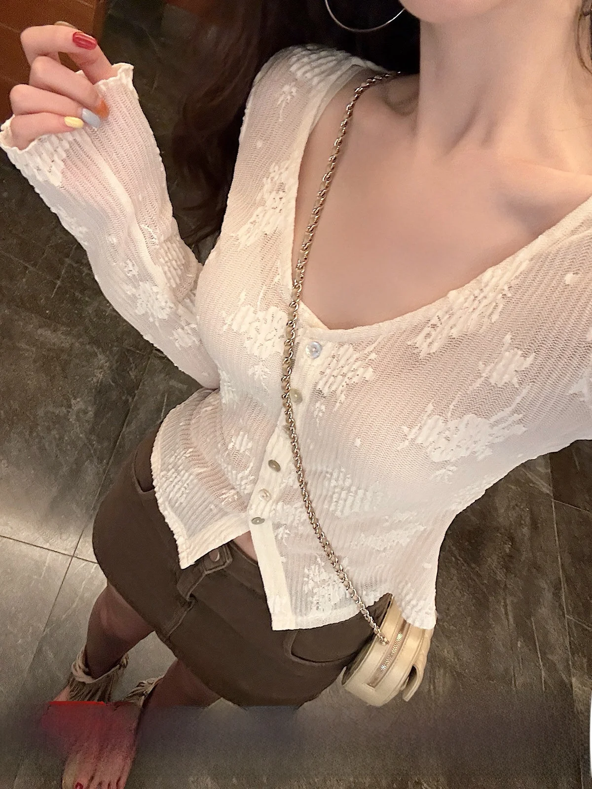 Шикарная женская летняя новинка: универсальная облегающая блузка с кружевной вышивкой, V-образным вырезом и длинными рукавами
Шикарная женская летняя новинка: универсальная облегающая блузка с кружевной вышивкой, V-образным вырезом и длинными рукавами