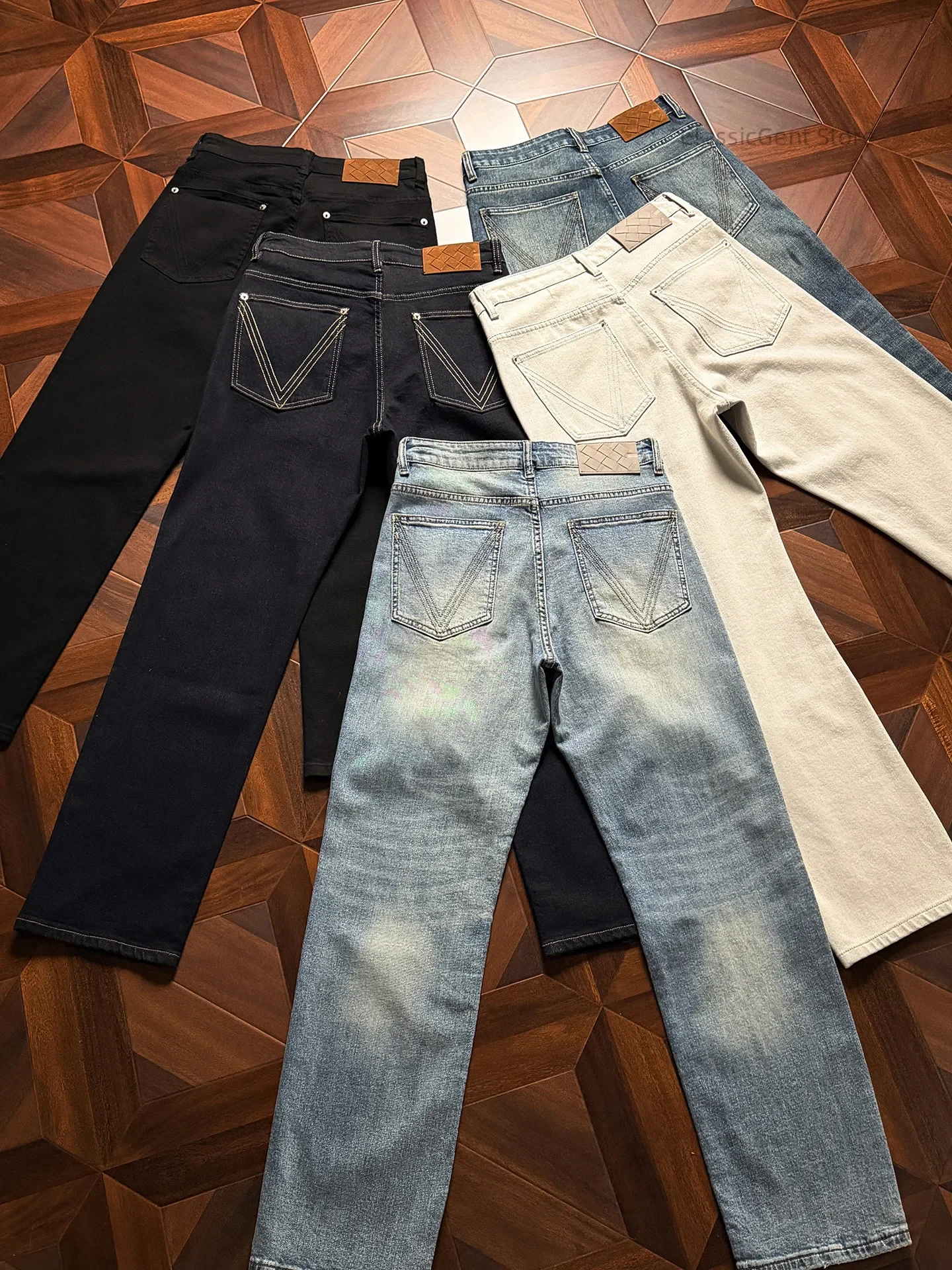 Hand stitches naturally yellowed and smudged whitened 10 oz jeans, rounded gemstone buttons
Hand stitches naturally yellowed and smudged whitened 10 oz jeans, rounded gemstone buttons