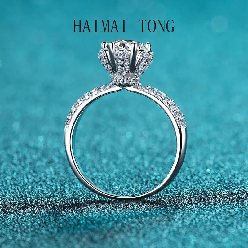 HAIMATONG PT950 Platinum New Ring Women's Ice Queen 1 Carat Moissanite Ring Petals Six Claws
HAIMATONG PT950 Platinum New Ring Women's Ice Queen 1 Carat Moissanite Ring Petals Six Claws