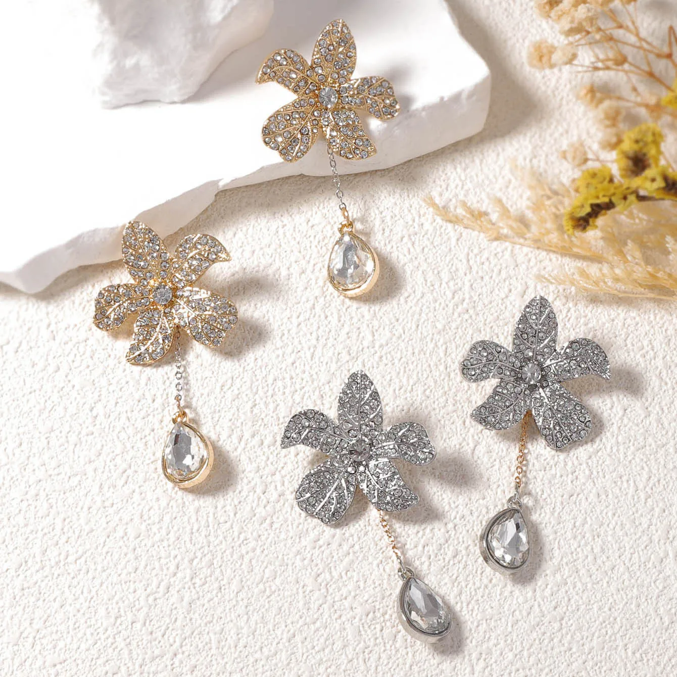 ZAA Luxury Design Rhinestone Flower Dangling Earrings Elegant Jewelry For Women Trendy Holiday Party Charm Accessories Gifts
ZAA Luxury Design Rhinestone Flower Dangling Earrings Elegant Jewelry For Women Trendy Holiday Party Charm Accessories Gifts