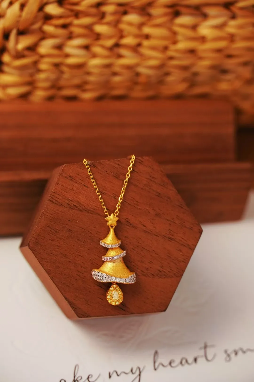 18K gold natural diamond pendant Christmas gift happiness bell Christmas tree necklace factory wholesale
18K gold natural diamond pendant Christmas gift happiness bell Christmas tree necklace factory wholesale