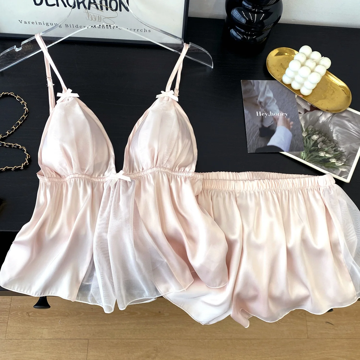 Комплект из 2 предметов: летняя пижама на бретельках, сексуальный топ и шорты, шелковистый атласный комплект для сна, домашняя одежда для женщин
Комплект из 2 предметов: летняя пижама на бретельках, сексуальный топ и шорты, шелковистый атласный комплект для сна, домашняя одежда для женщин