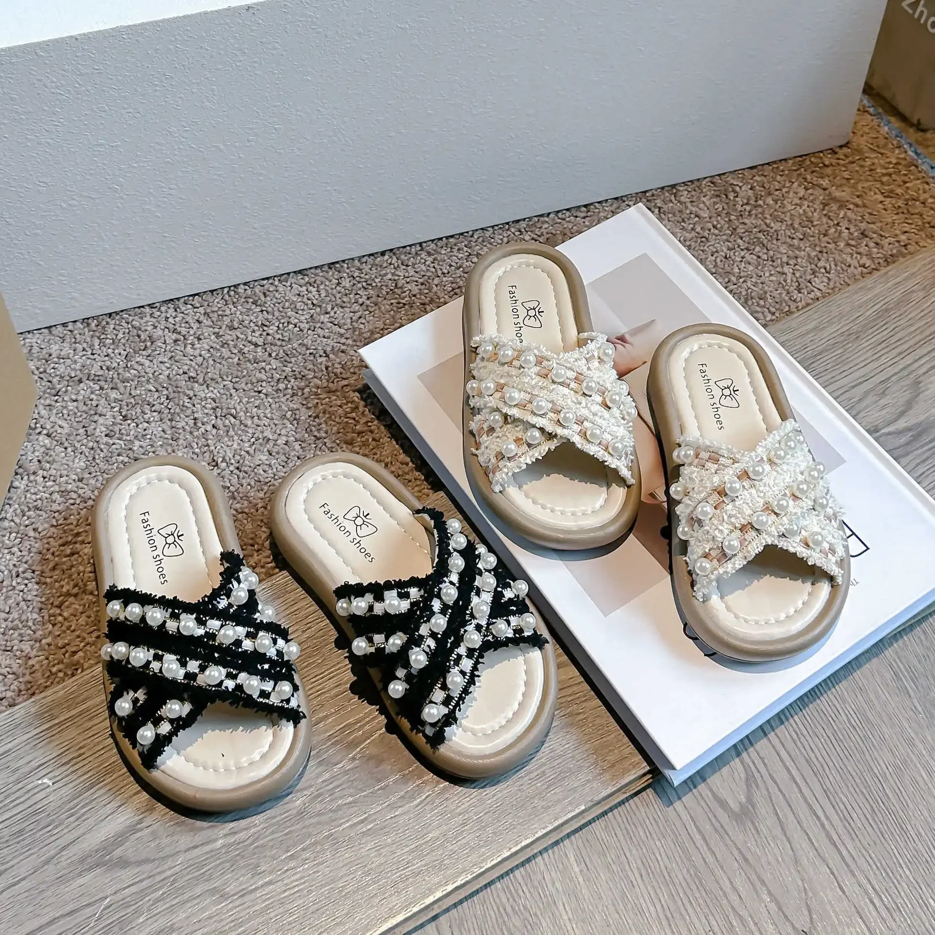 Girls Sandals Outdoors Lace Open Toes Kids Slippers Pearls Sweet 2025 Summer New Girls Princess Shoes Ins Trendy Casual Chic
Girls Sandals Outdoors Lace Open Toes Kids Slippers Pearls Sweet 2025 Summer New Girls Princess Shoes Ins Trendy Casual Chic