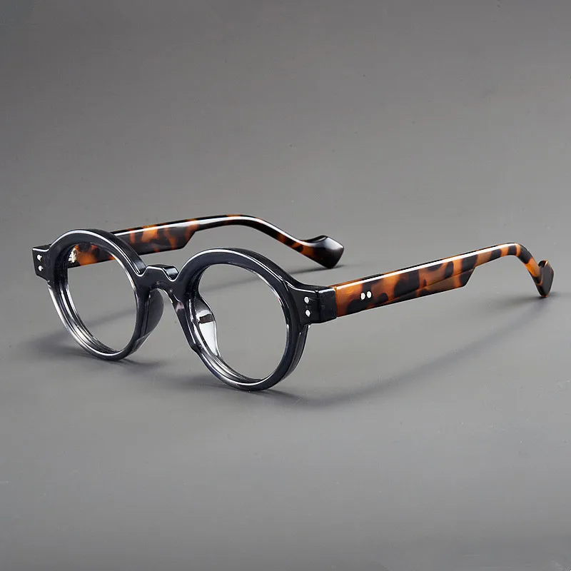 Fashionable and unique round-frame anti-blue-light glasses for both men and women, ideal for daily protection against radiation.
Fashionable and unique round-frame anti-blue-light glasses for both men and women, ideal for daily protection against radiation.