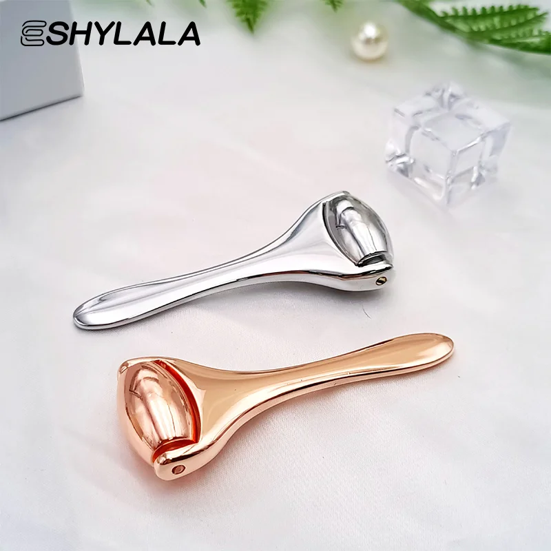 1PC Metal Cooling Face Roller Skin Cooling Ice Roller Eye Facial Massager Anti-aging Face Lift Pain Relief Beauty Spa Tool
1PC Metal Cooling Face Roller Skin Cooling Ice Roller Eye Facial Massager Anti-aging Face Lift Pain Relief Beauty Spa Tool