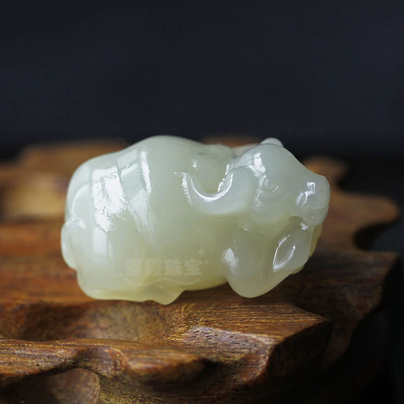 High-transparency blue Afghan jadeite pendant with's eye Pixiu, fashionable and versatile
High-transparency blue Afghan jadeite pendant with's eye Pixiu, fashionable and versatile
