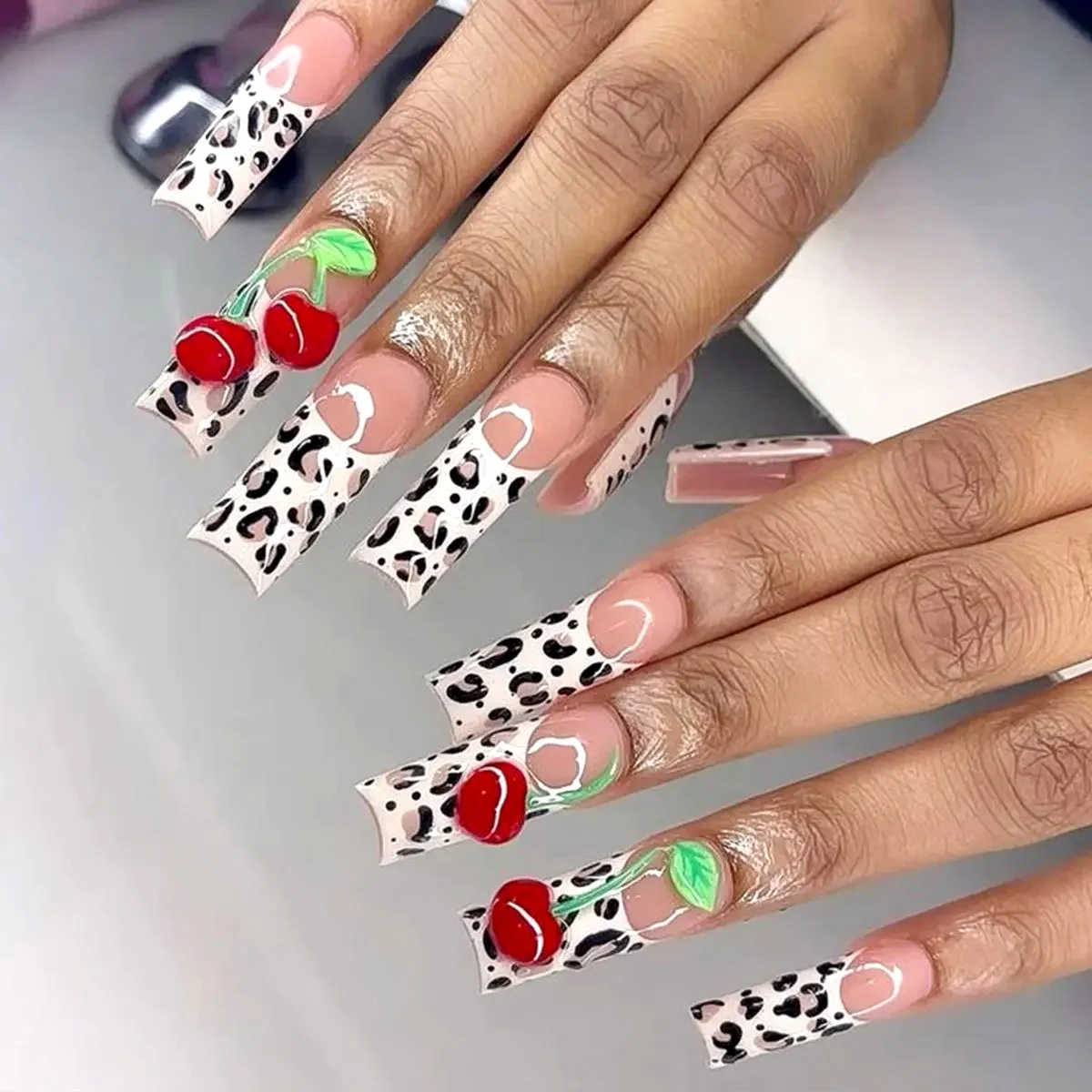 24pcs Long Ballerina Fake Nails 3d Flowers Decor Green French Press on Nails Full Cover Wearable European Spice Girl False Nails
24pcs Long Ballerina Fake Nails 3d Flowers Decor Green French Press on Nails Full Cover Wearable European Spice Girl False Nails