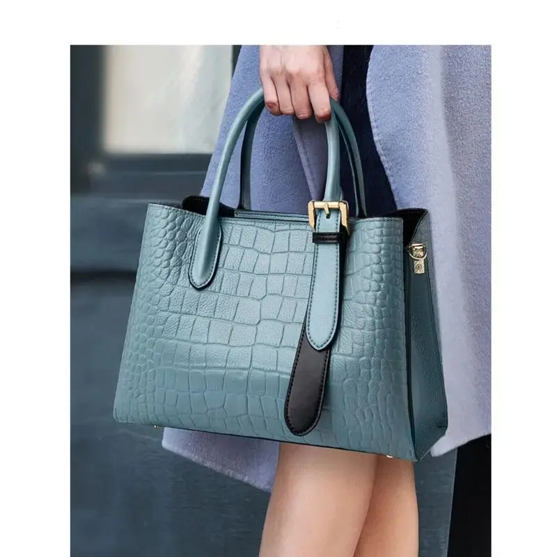 Luxury Leather Handbag for Women Large Capacity 2023 New Single Shoulder Bag Cloud Shape Popular Element ABS Material
Luxury Leather Handbag for Women Large Capacity 2023 New Single Shoulder Bag Cloud Shape Popular Element ABS Material