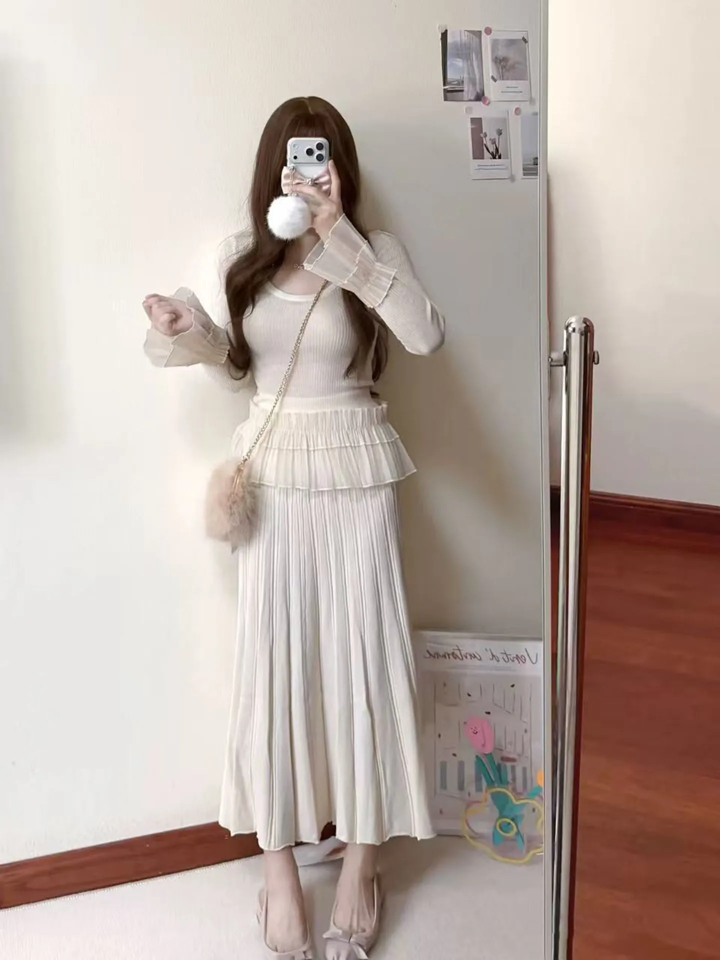 Elegant Long Woolen Sweater with Petal Sleeve And Inner Match Winter Fashion Half Skirt with Leaf Two Piece Set for Women
Elegant Long Woolen Sweater with Petal Sleeve And Inner Match Winter Fashion Half Skirt with Leaf Two Piece Set for Women