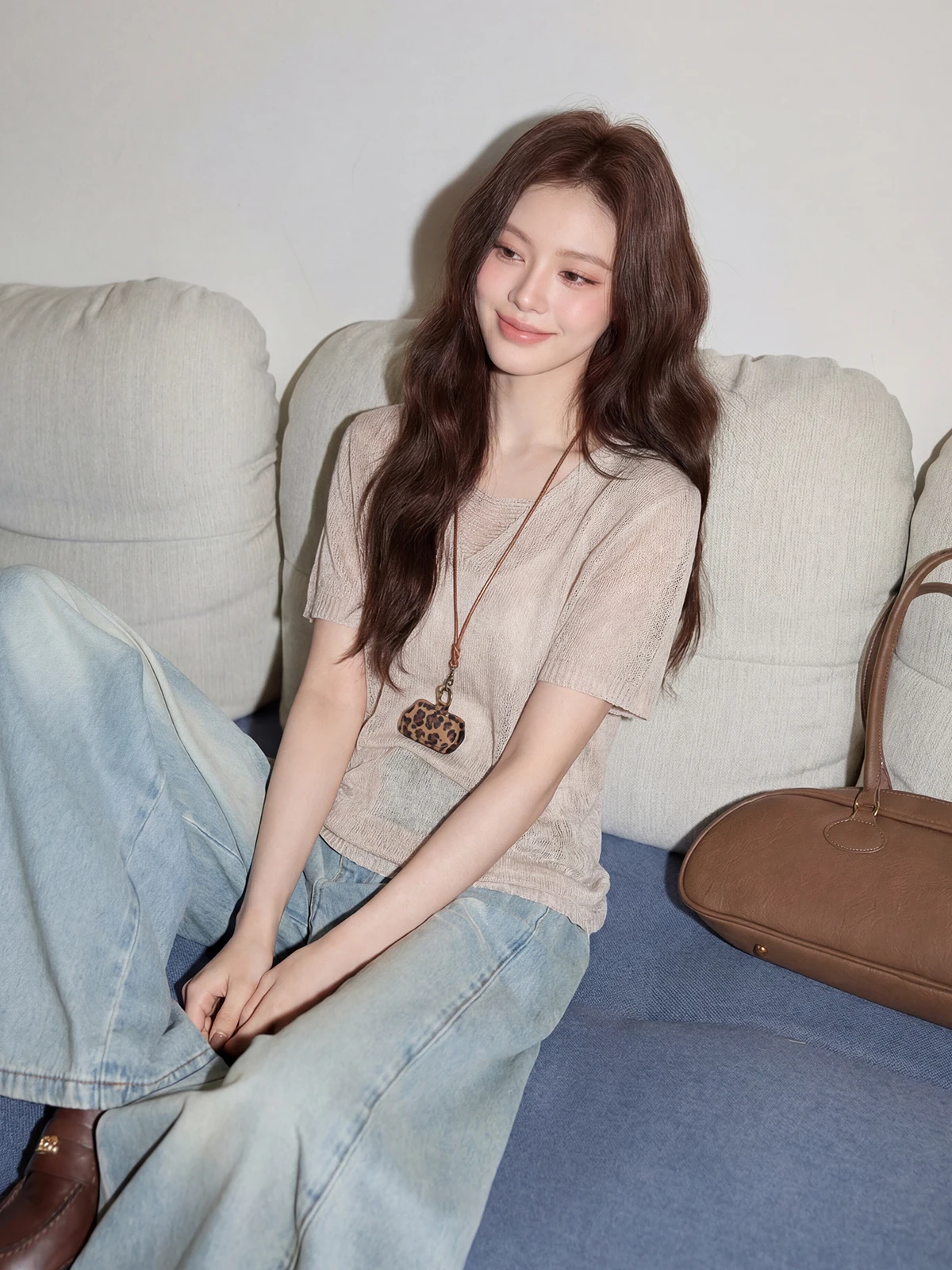 Loose Fit Korean Style V-Neck Short Sleeve Knitwear Women's Summer Thin Top Slimming Design Casual Fashion Basic Color
Loose Fit Korean Style V-Neck Short Sleeve Knitwear Women's Summer Thin Top Slimming Design Casual Fashion Basic Color
