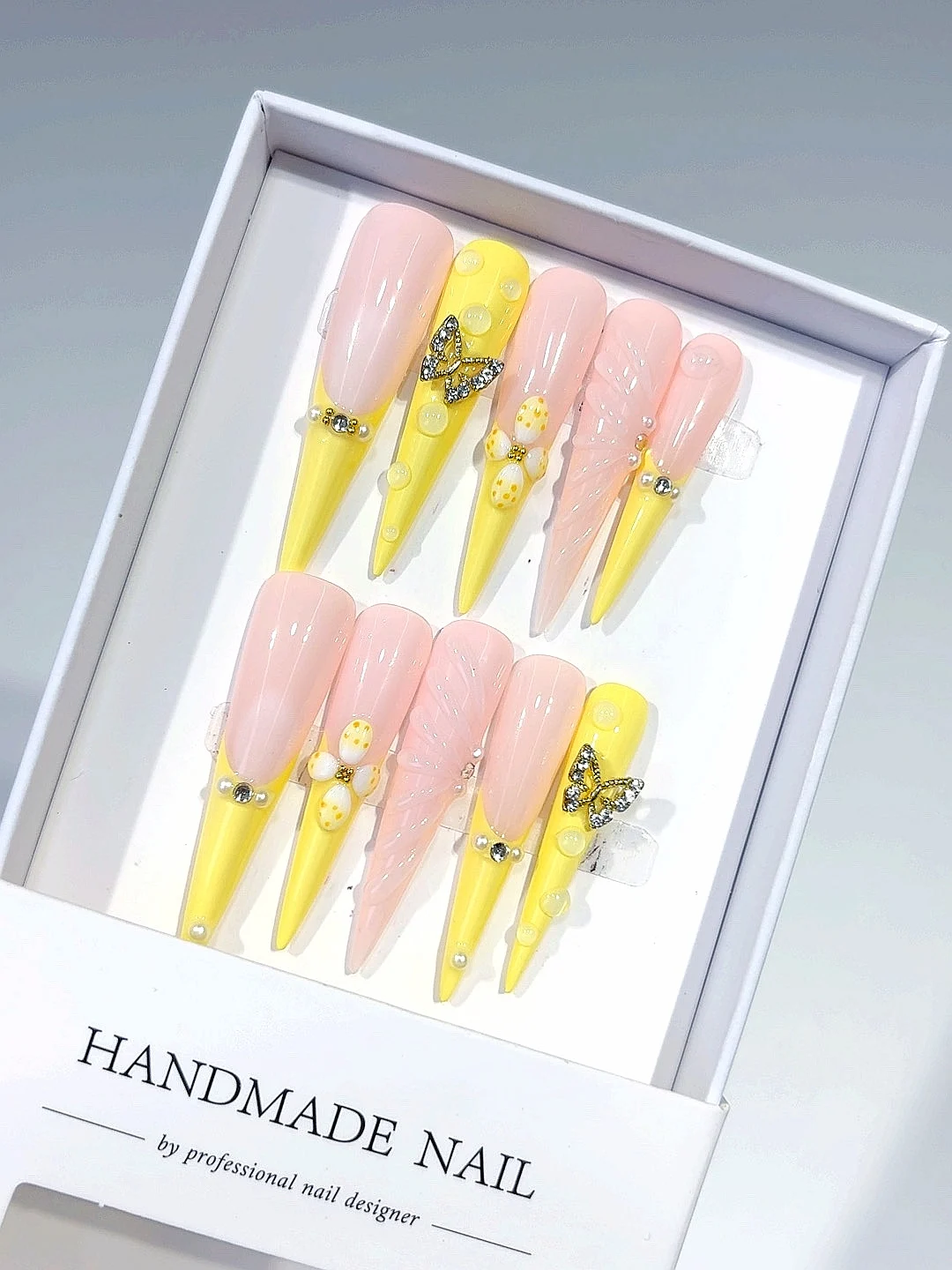 Pearl and Small Diamond Three-Dimensional Flower Long Pointed Nail Art (Jsa27)
Pearl and Small Diamond Three-Dimensional Flower Long Pointed Nail Art (Jsa27)