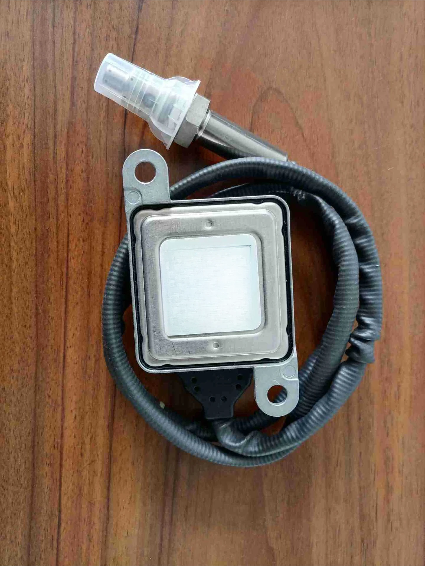 Nitrogen oxygen sensor original genuine ML239298
Nitrogen oxygen sensor original genuine ML239298