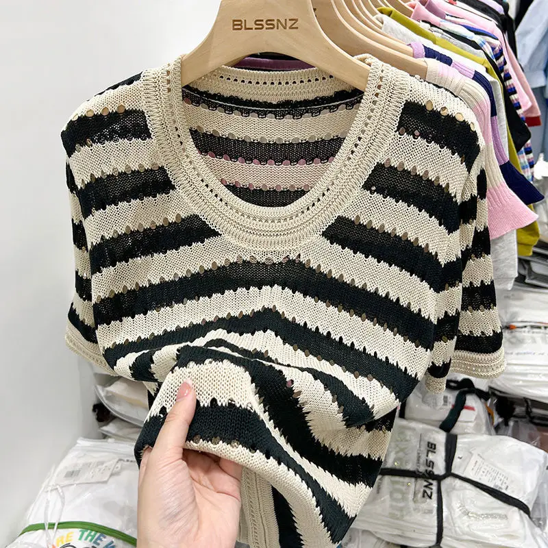 New Striped Pattern Collared Sweater Ice Silk Shirt Short Versatile Short Sleeve Knitted Top for Summer Women's Clothing Top Z50
New Striped Pattern Collared Sweater Ice Silk Shirt Short Versatile Short Sleeve Knitted Top for Summer Women's Clothing Top Z50