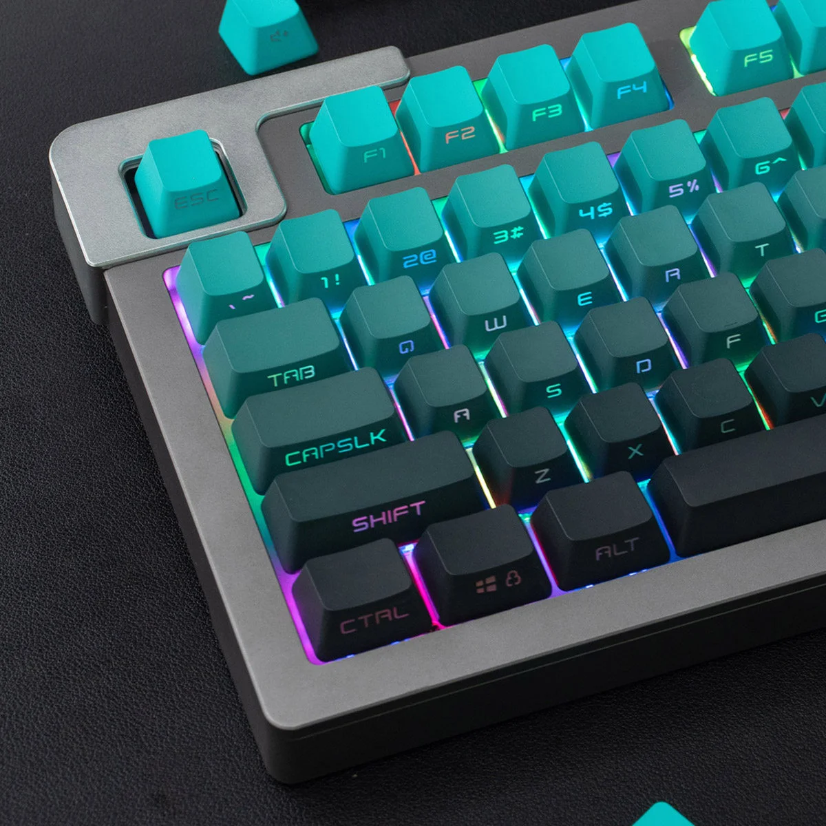 Blush/fog blue/dust/green and other side engraving light transmission gradual change keycap OEM height two-color dip PBT positiv
Blush/fog blue/dust/green and other side engraving light transmission gradual change keycap OEM height two-color dip PBT positiv