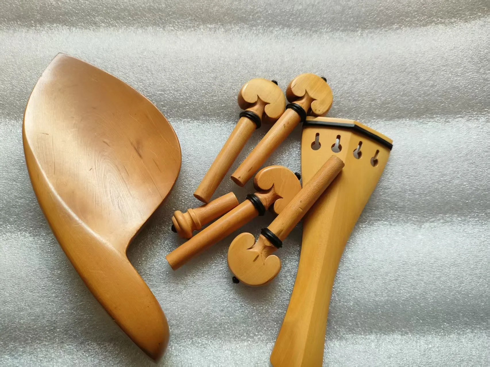1 Set Bxowood Violin Part 4/4 With Ebony Collar Tailpiece Pegs Chin Rest End pin
1 Set Bxowood Violin Part 4/4 With Ebony Collar Tailpiece Pegs Chin Rest End pin