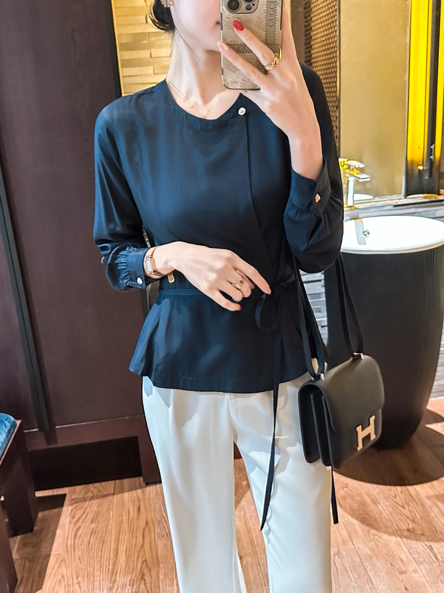 Ele Power round Ne irt Sle Long Sve Women's irt Soft Beautiful Aosphere Management Sister
Ele Power round Ne irt Sle Long Sve Women's irt Soft Beautiful Aosphere Management Sister