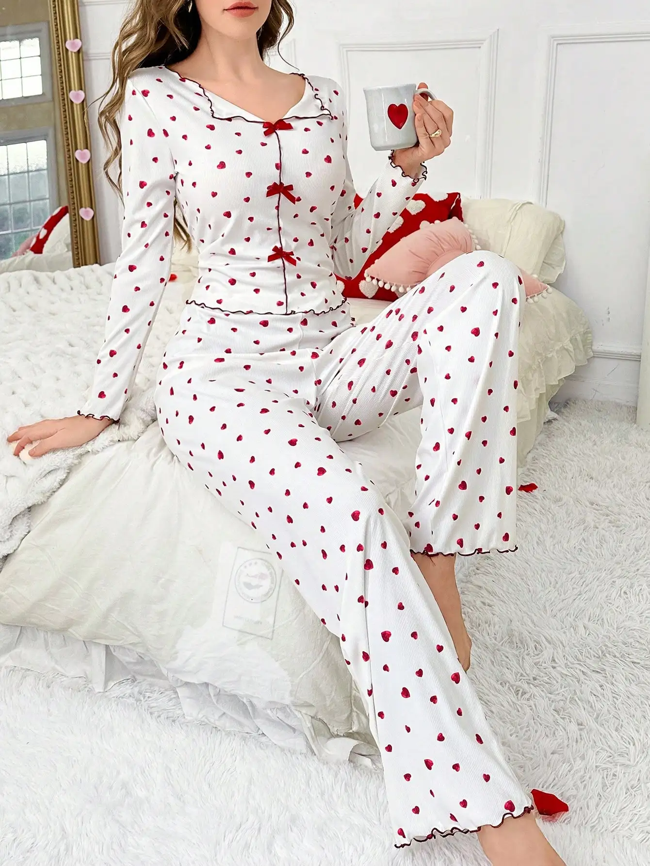 White Heart Print V-Neck Long Sleeve Pajama Set with Bow Detail
White Heart Print V-Neck Long Sleeve Pajama Set with Bow Detail