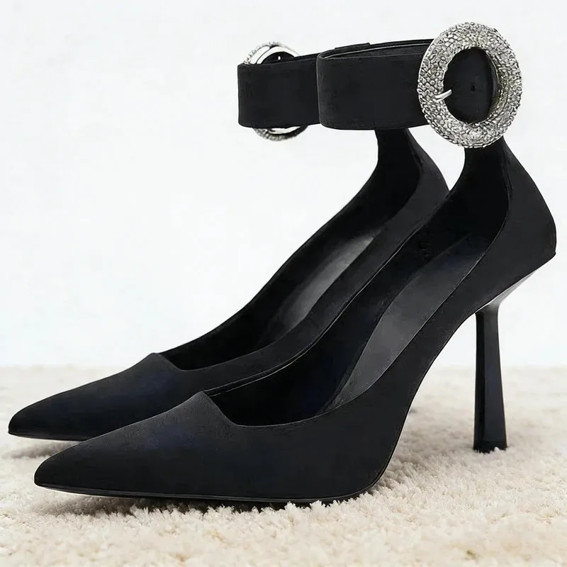 Элегантные женские туфли-лодочки на высоком тонком каблуке с острым носком, со стразами и пряжкой, для офиса и вечеринок, люксовый бренд
Элегантные женские туфли-лодочки на высоком тонком каблуке с острым носком, со стразами и пряжкой, для офиса и вечеринок, люксовый бренд