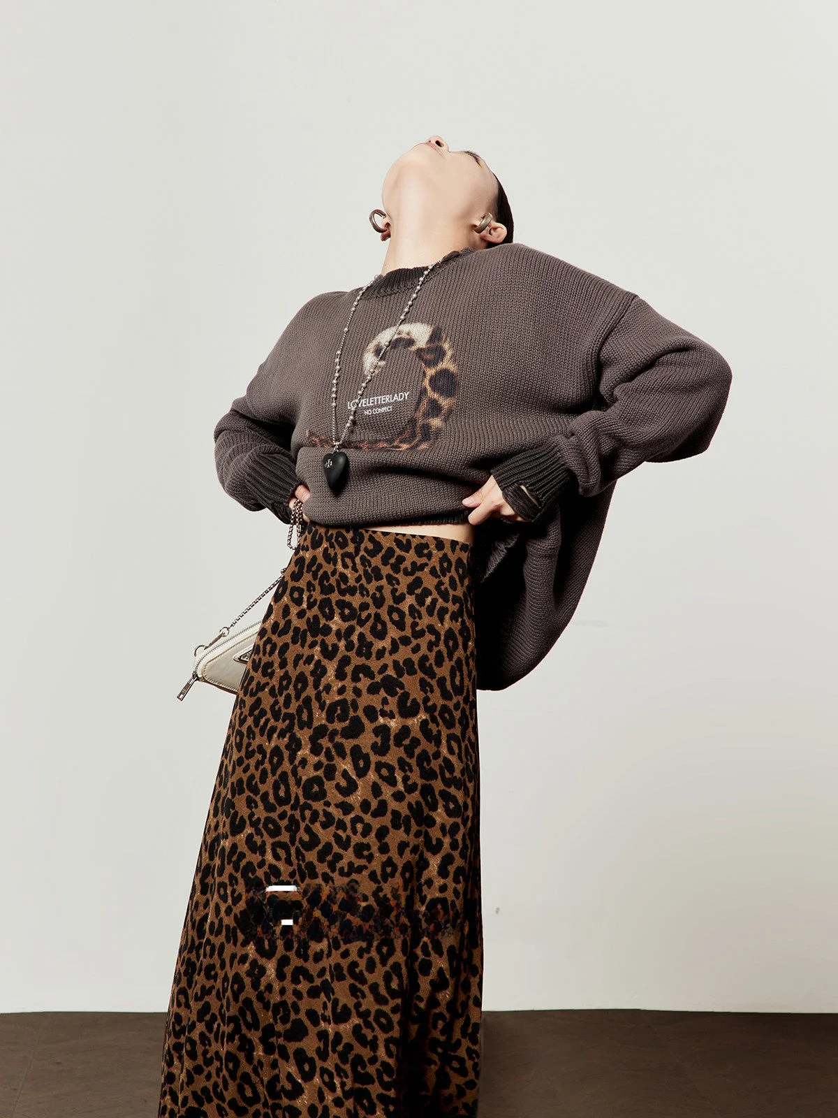 ay Knitted Sweater for Women with Leopard Tail Print Loose Fit Long Sve Casual Sle Online Exclusive 2025 Winter Collec...
ay Knitted Sweater for Women with Leopard Tail Print Loose Fit Long Sve Casual Sle Online Exclusive 2025 Winter Collec...