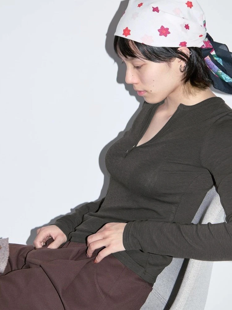 Autumn Winter Snowflake Cotton V-Ne Slimming Waist Design Two Buttons Long Sve Inner Wear Casual Sle Ladies T-irt
Autumn Winter Snowflake Cotton V-Ne Slimming Waist Design Two Buttons Long Sve Inner Wear Casual Sle Ladies T-irt