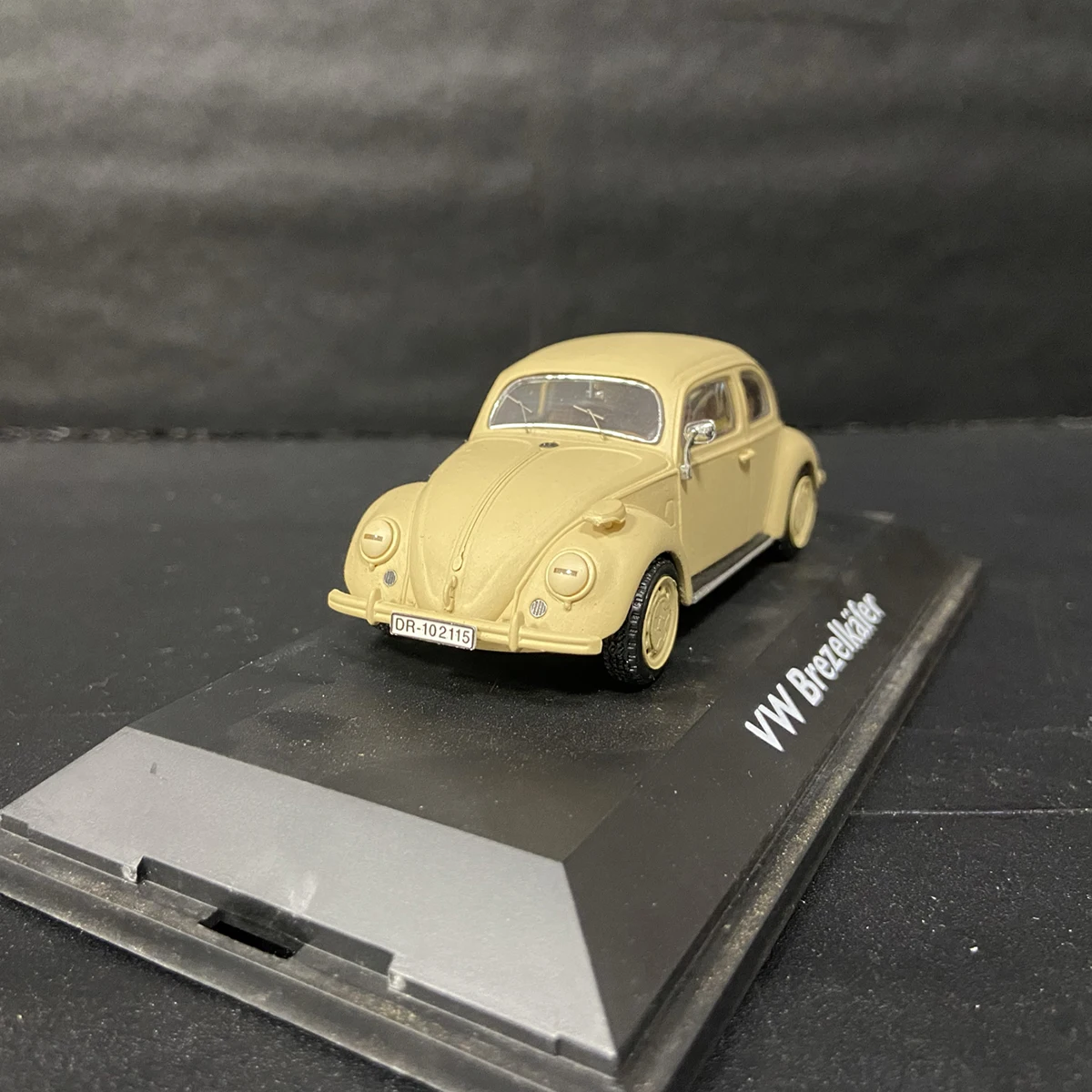 Литой под давлением Schuco, масштаб 1:43, Volkswagen Beetle Vw Brezelkafer, модель автомобиля из сплава, Коллекционная игрушка, подарок, сувенир, украшение для дисплея
Литой под давлением Schuco, масштаб 1:43, Volkswagen Beetle Vw Brezelkafer, модель автомобиля из сплава, Коллекционная игрушка, подарок, сувенир, украшение для дисплея