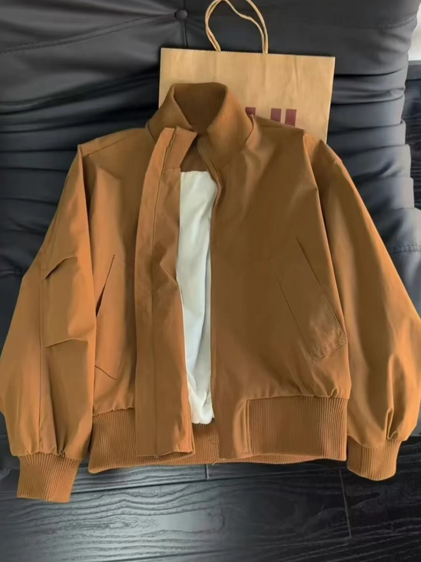 Cleanfit Men's Flight Jacket Stand Collar Baseball Bomber Coat American Retro Style Outdoor Commute Youth Fashion Outerwear
Cleanfit Men's Flight Jacket Stand Collar Baseball Bomber Coat American Retro Style Outdoor Commute Youth Fashion Outerwear