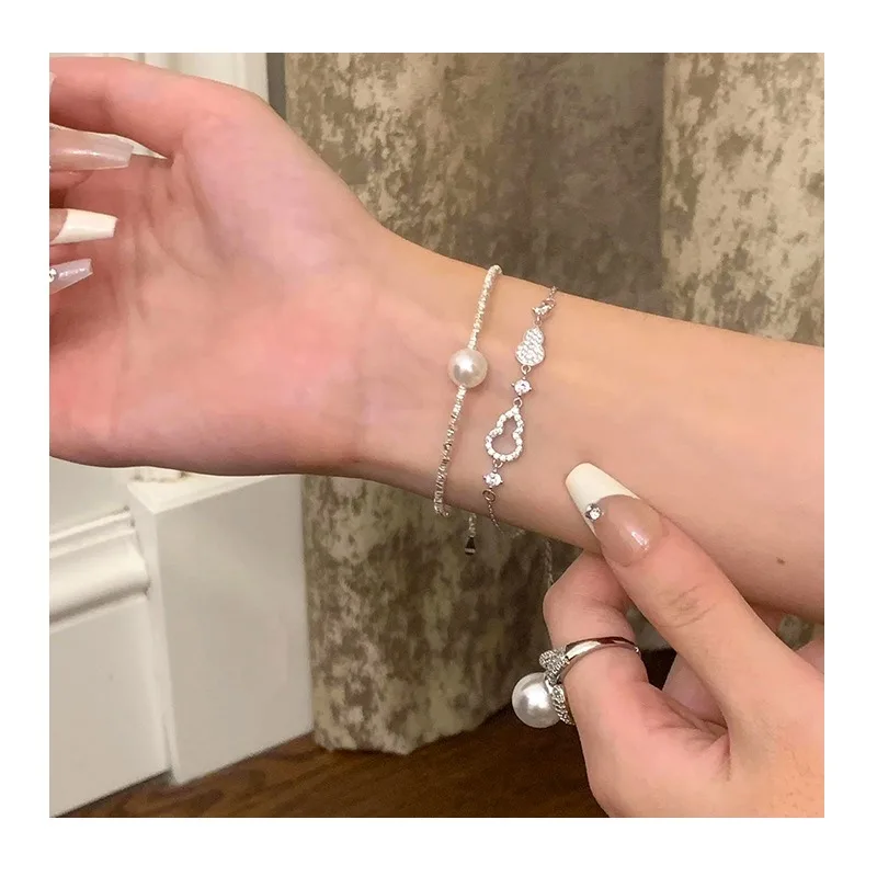 New Chinese Super Flash Gourd Bracelet Women's Light Luxury Exquisite Stacking Accessories Niche Design Sense Versatile Jewelry
New Chinese Super Flash Gourd Bracelet Women's Light Luxury Exquisite Stacking Accessories Niche Design Sense Versatile Jewelry