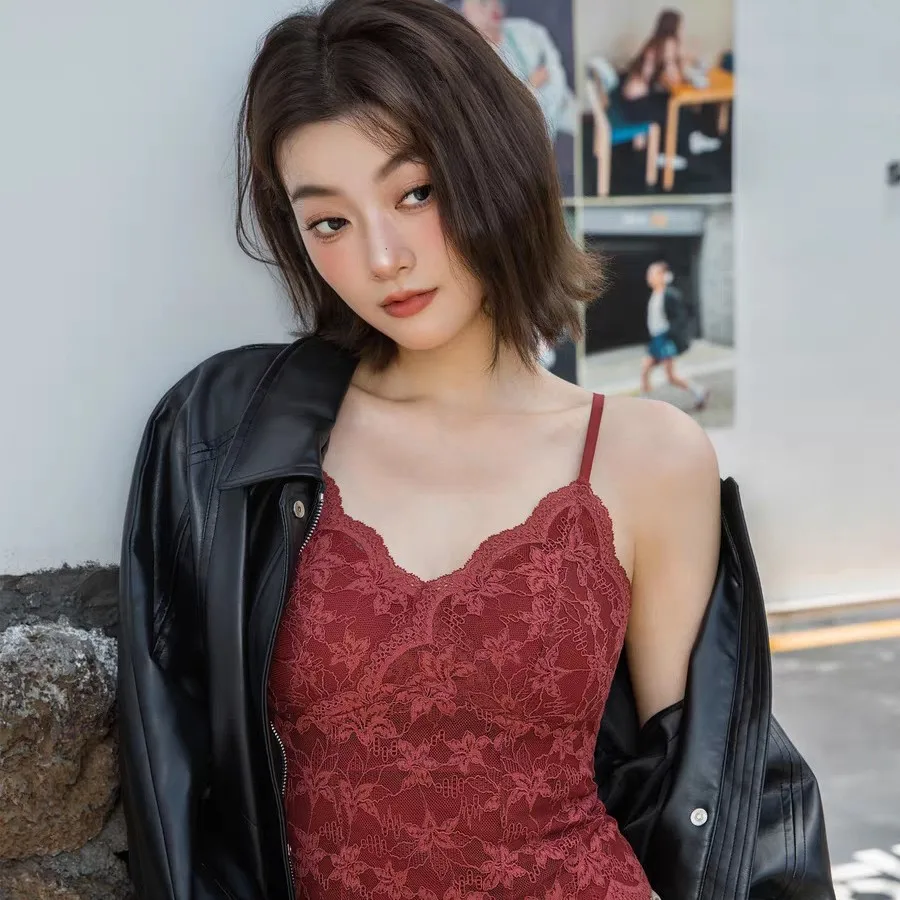 Women's Embroidered Bustier Tube Top Off-Shoulder Strapless Lace Top See through Floral Design Wrapped Chest Bralette
Women's Embroidered Bustier Tube Top Off-Shoulder Strapless Lace Top See through Floral Design Wrapped Chest Bralette