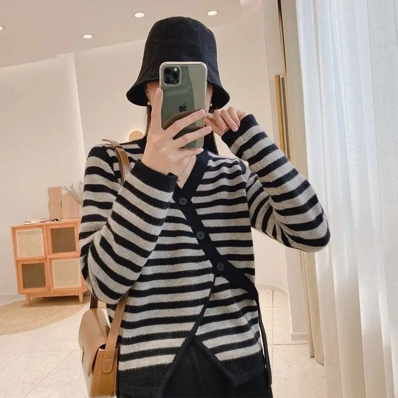 Cardigan Sweater Korean Contrast Stripe Irregular Diagonal Buckle Knitted Cardigan Women Half open Collar Sweater Cardigan Tops
Cardigan Sweater Korean Contrast Stripe Irregular Diagonal Buckle Knitted Cardigan Women Half open Collar Sweater Cardigan Tops