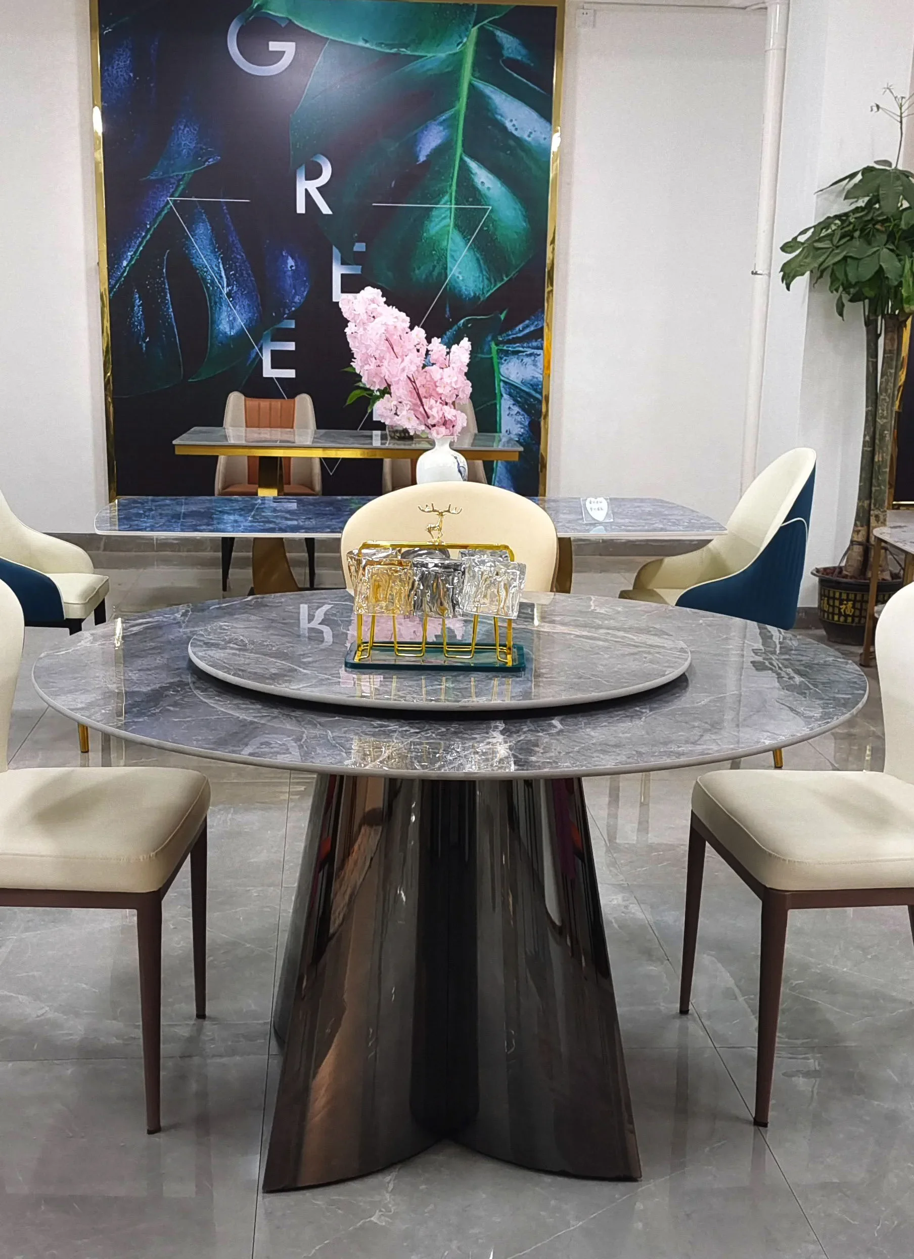 A Luxus rechteckigen Esstisch Langlebige Edelstahl Glas möbel für zu Hause Wohnzimmer Hotel Minimalist Apartment
A Luxus rechteckigen Esstisch Langlebige Edelstahl Glas möbel für zu Hause Wohnzimmer Hotel Minimalist Apartment