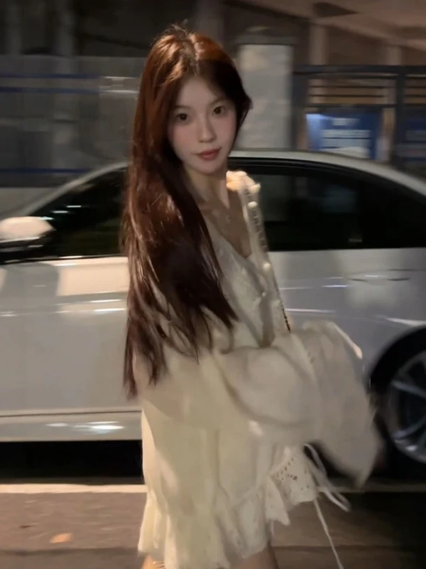 Шикарный зимний вязаный свитер с V-образным вырезом на талии, нежный Sle, красивый возрастной фонарь, повседневный топ небольшого размера
Шикарный зимний вязаный свитер с V-образным вырезом на талии, нежный Sle, красивый возрастной фонарь, повседневный топ небольшого размера