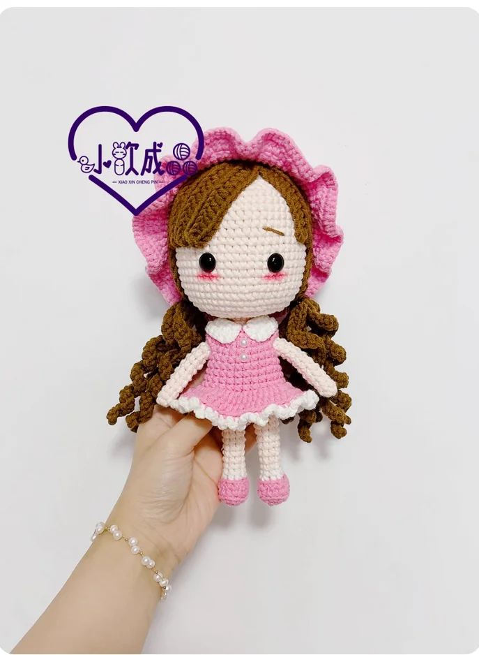 Маленькая Красная Шапочка, кукла ручной работы из шерсти, связанная крючком своими руками. Готовый продукт в высоту около 22 см.
Маленькая Красная Шапочка, кукла ручной работы из шерсти, связанная крючком своими руками. Готовый продукт в высоту около 22 см.