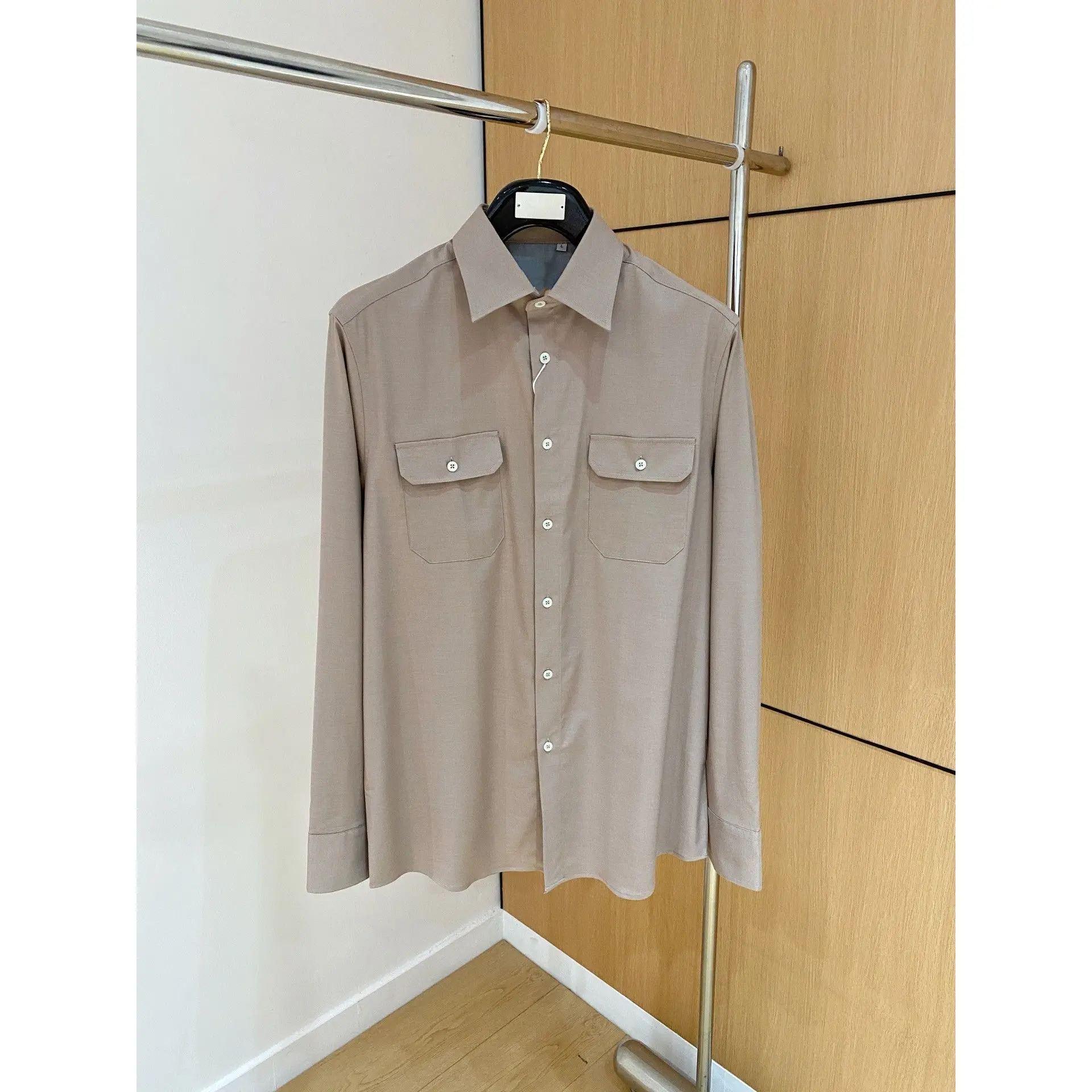 Итальянская повседневная рубашка из смеси шерсти BC
Итальянская повседневная рубашка из смеси шерсти BC