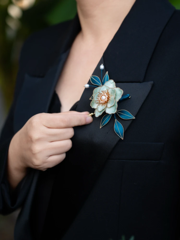 Handmade Silk Mermaid Flower Brooch Pin Yangzhou Velvet Cherry Blossom Versatile Daily Wear Green Peony Fashion Jewelry
Handmade Silk Mermaid Flower Brooch Pin Yangzhou Velvet Cherry Blossom Versatile Daily Wear Green Peony Fashion Jewelry