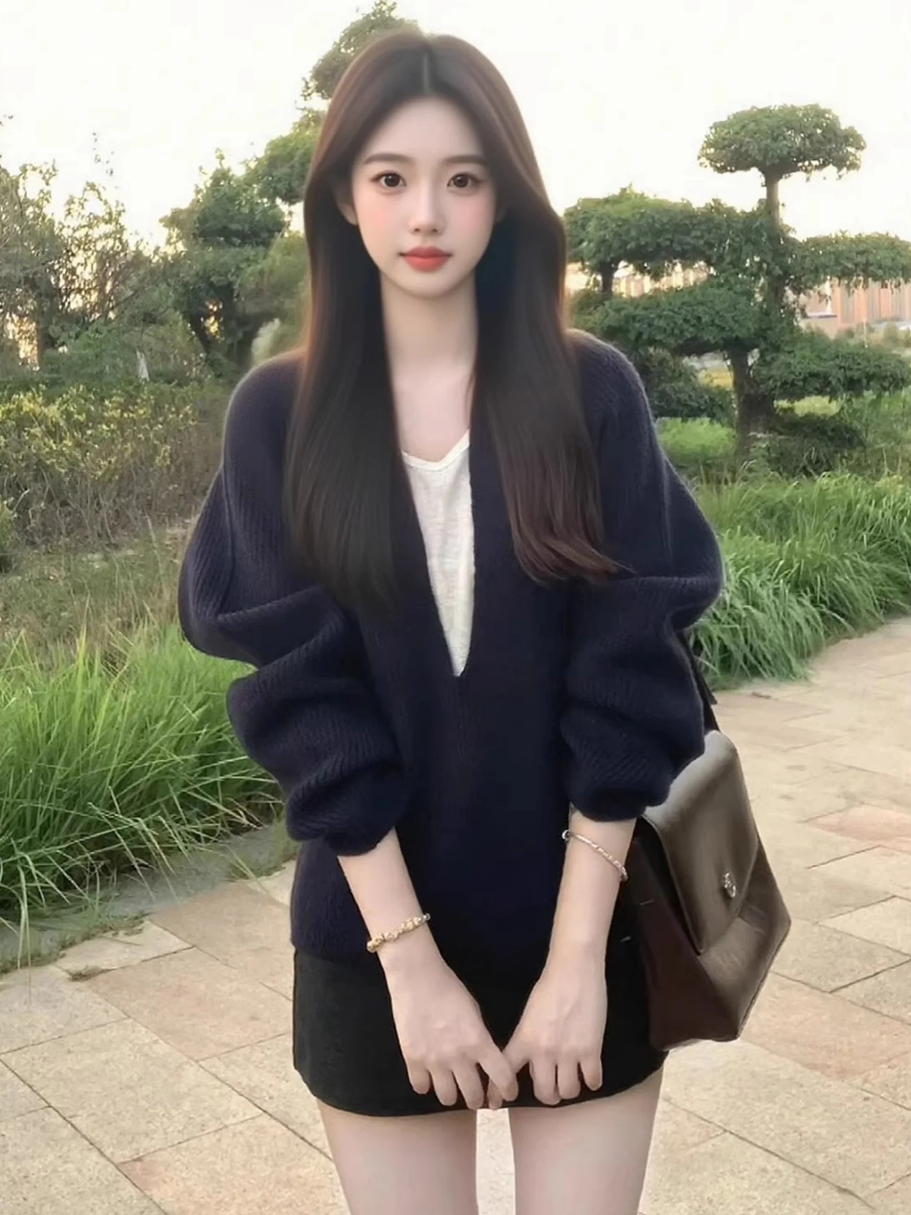 Color Block Knitted Top Women's Loose Style College Casual Long Sleeve V-Neck Fake Two-Piece Sweater Autumn Winter Fashion
Color Block Knitted Top Women's Loose Style College Casual Long Sleeve V-Neck Fake Two-Piece Sweater Autumn Winter Fashion