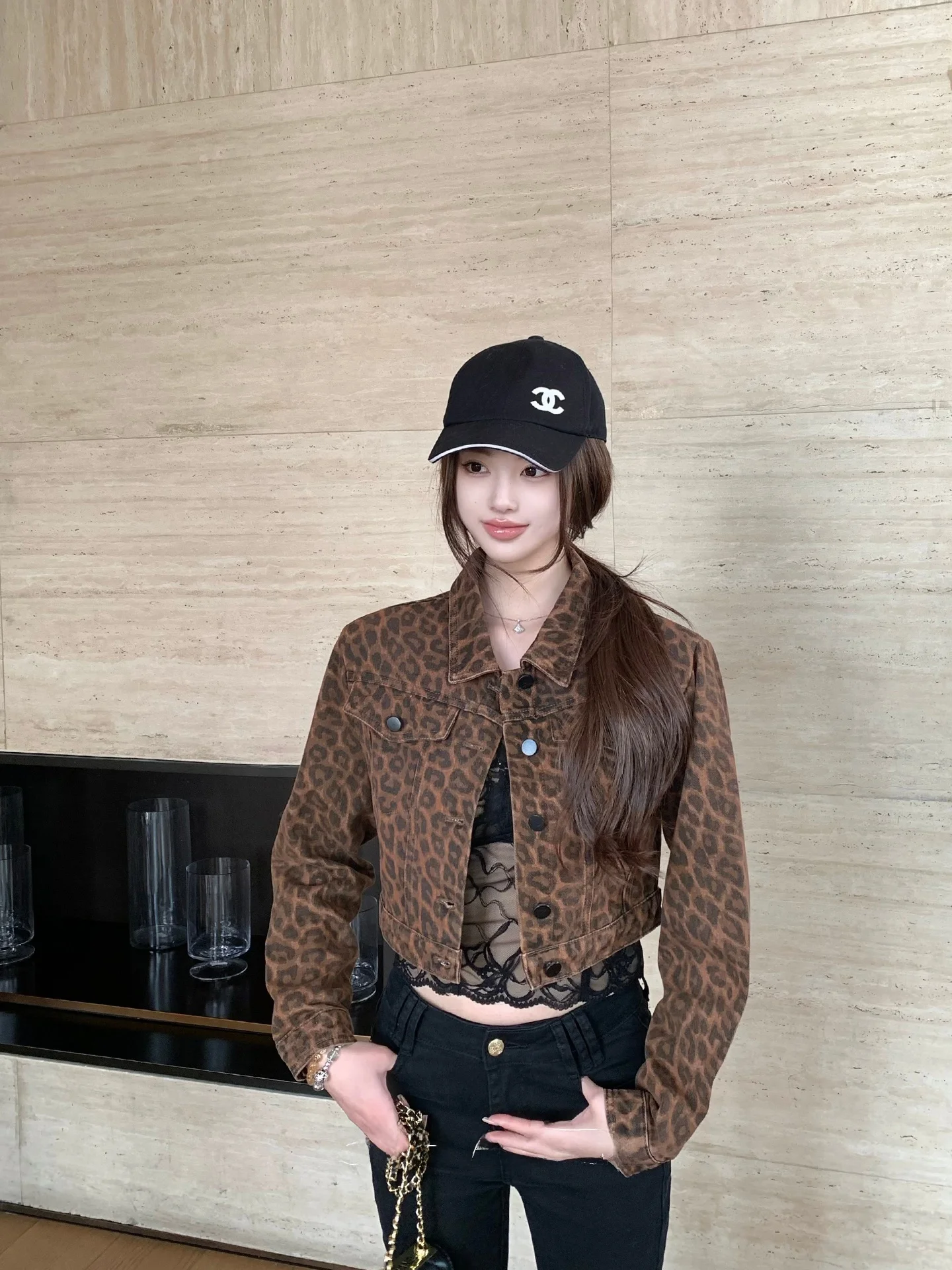 American Retro Leopard Print Denim Short Jacket Women's Slimming Top New Autumn Style Standard Fit Cotton Long Sleeve Button
American Retro Leopard Print Denim Short Jacket Women's Slimming Top New Autumn Style Standard Fit Cotton Long Sleeve Button