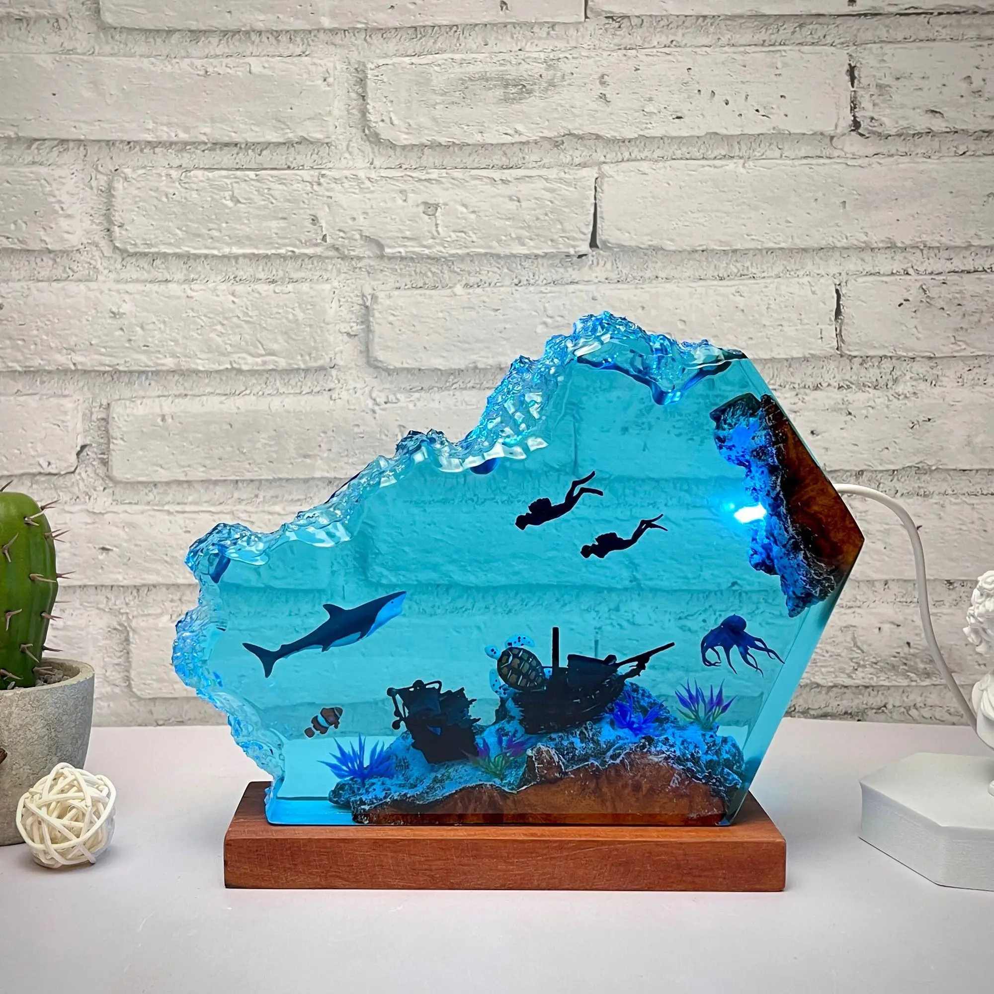 Shark Diver Epoxy Resin Lamp Ornament Home Decoration Crafts Valentine's Day Creative Gift
Shark Diver Epoxy Resin Lamp Ornament Home Decoration Crafts Valentine's Day Creative Gift