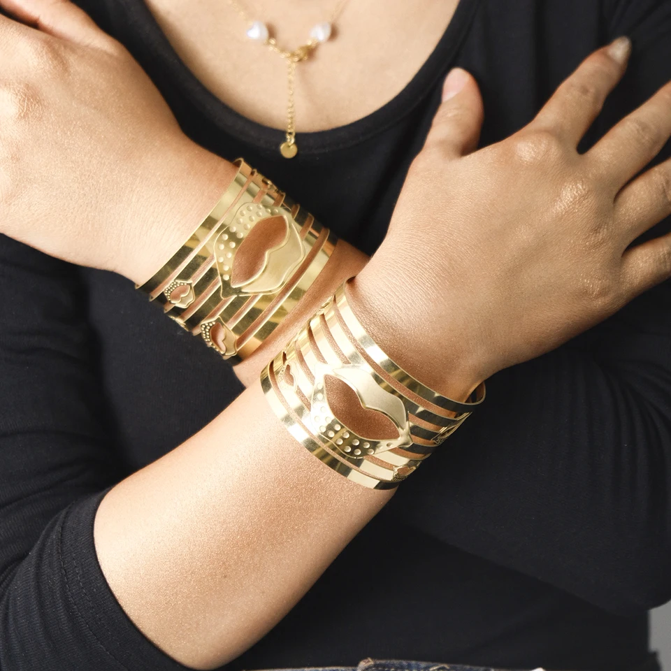May@RZ Hollow Lips Stainless Steel Bracelet For Women's Fashion Jewelry Cute 14K Gold Plated Wide Bracelet Daily Outfit
May@RZ Hollow Lips Stainless Steel Bracelet For Women's Fashion Jewelry Cute 14K Gold Plated Wide Bracelet Daily Outfit