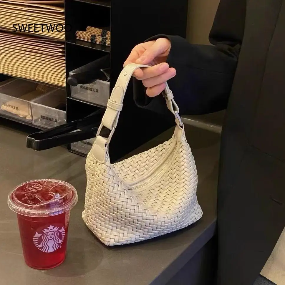 Women Hand Woven Shoulder Bag Adjustable Strap Minimalist Solid Color Casual Underarm Handbag
Women Hand Woven Shoulder Bag Adjustable Strap Minimalist Solid Color Casual Underarm Handbag