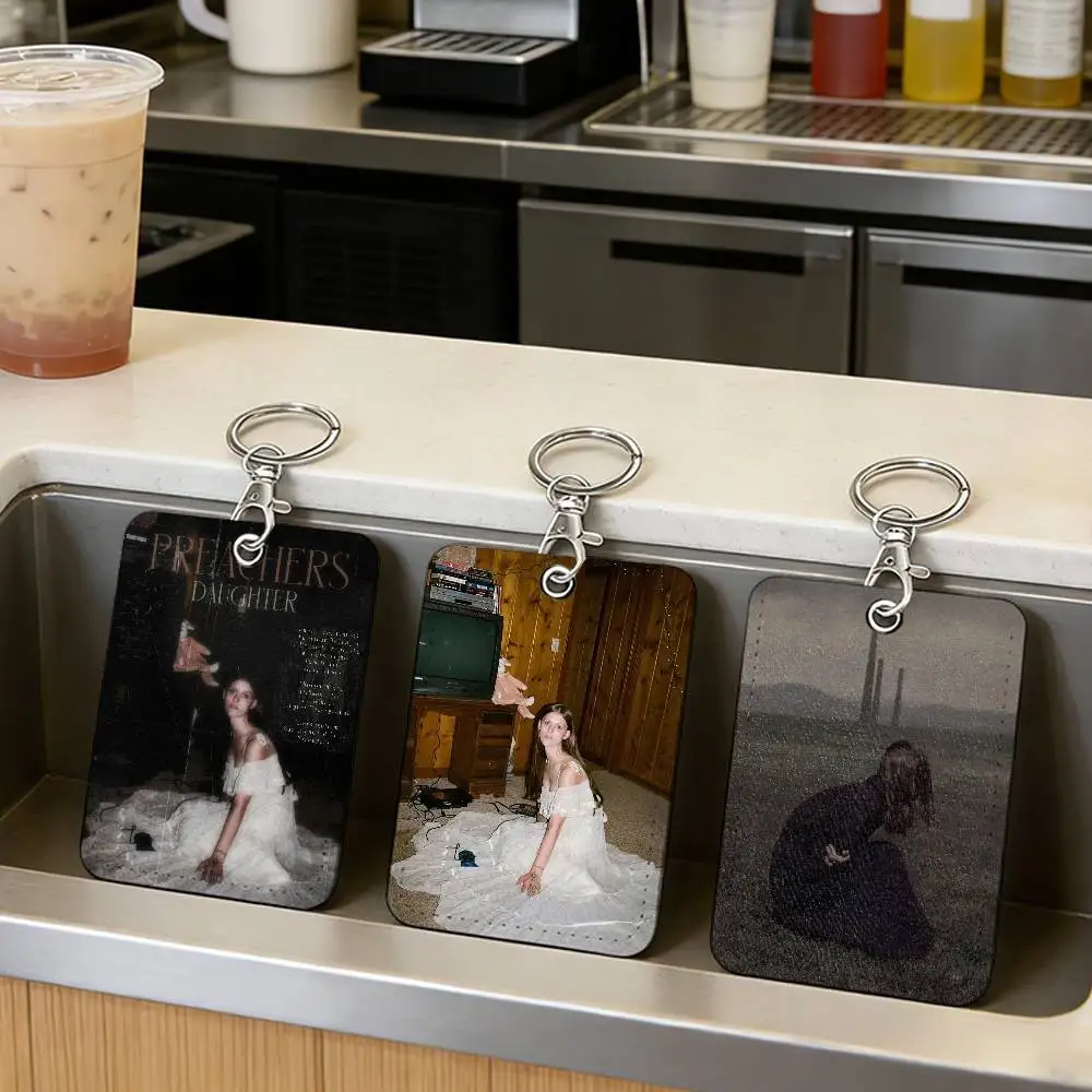 Держатель для карт Singer E-Ethel Cain подходит для банковских карт, карт метро, автобусных карт, защитный чехол для карт доступа с брелоком
Держатель для карт Singer E-Ethel Cain подходит для банковских карт, карт метро, автобусных карт, защитный чехол для карт доступа с брелоком